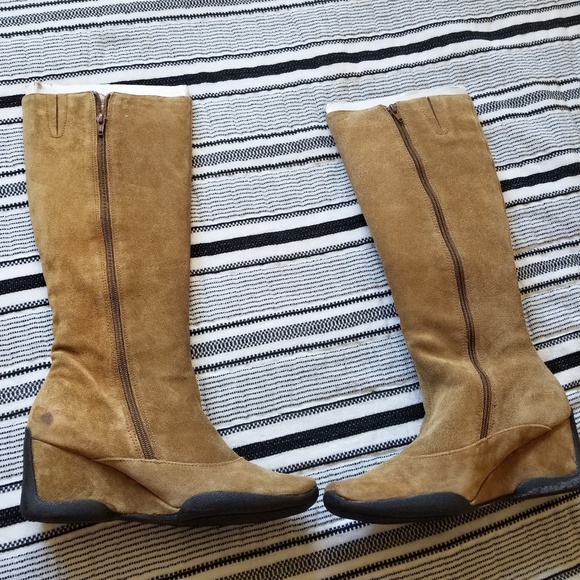Never worn Aerosoles suede boots - Picture 2 of 3